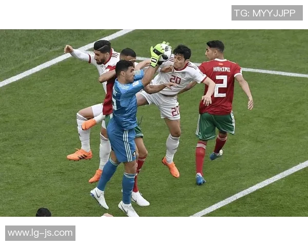 当足球迷偶遇球星时该如何应对才能既不过于激动又不失礼貌 当足球迷偶遇球星时该如何应对才能既不过于激动又不失礼貌